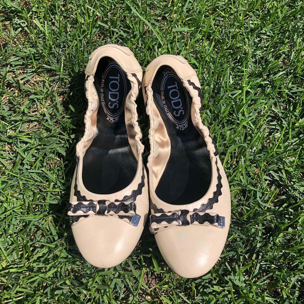 Tod’s Leather Flats